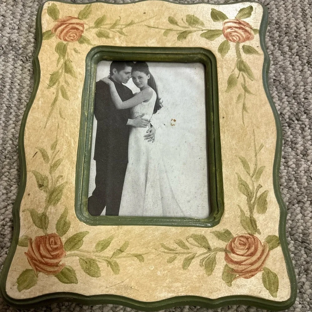 Floral Wooden Picture Frame - Green and Cream Victorian vintage